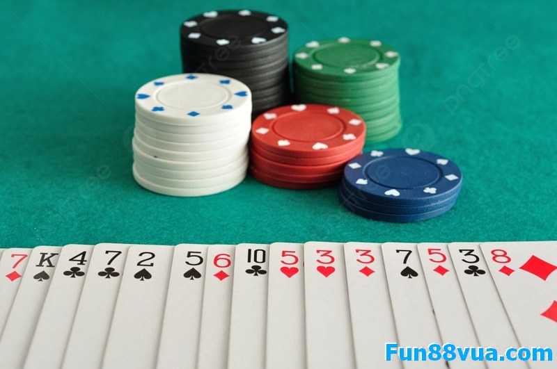 Một ván Poker cần bao nhiêu chip cược